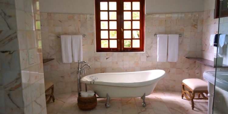 Calcolare costi e tempi di una ristrutturazione di un bagno