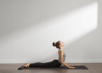 Come iniziare a fare yoga in casa