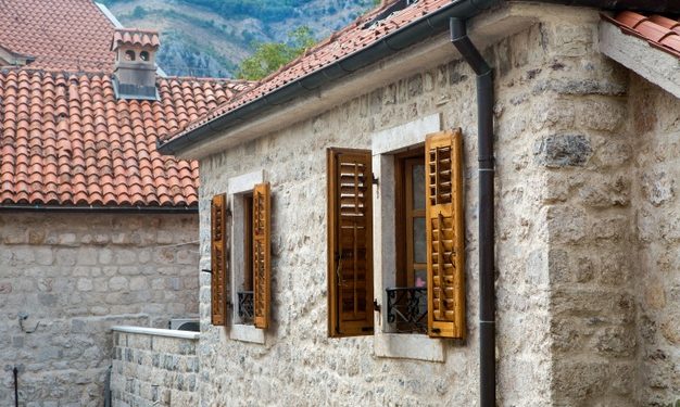 Coronavirus : si riduce il rischio di contagio avendo porte e finestre aperte?