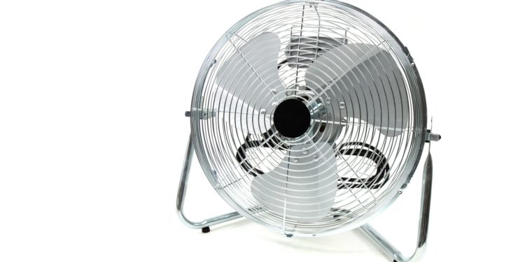 Dormire con il ventilatore acceso fa bene?