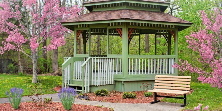 Gazebo da giardino in legno: perché sceglierlo