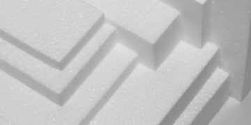 Perché il polistirolo espanso è la scelta migliore per realizzare scenografie, scritte ed insegne