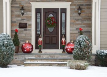 Decorazioni per porte e finestre per Natale, ecco alcune idee