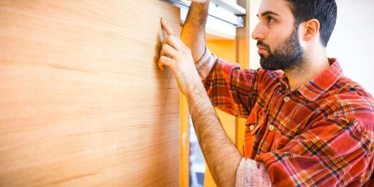 Come si monta una porta