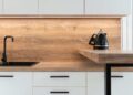 fonte immagine https://www.pexels.com/it-it/foto/luce-leggero-cucina-in-legno-6508341/