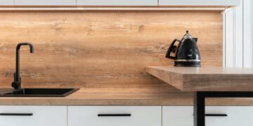 fonte immagine https://www.pexels.com/it-it/foto/luce-leggero-cucina-in-legno-6508341/