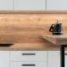 fonte immagine https://www.pexels.com/it-it/foto/luce-leggero-cucina-in-legno-6508341/