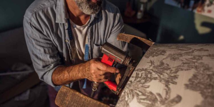 Guida al restauro di una vecchia poltrona: Rinnova il tuo arredamento con stile