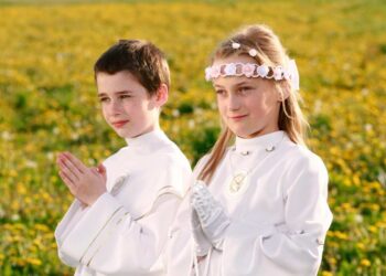 Come organizzare una comunione all’aperto: trasforma il tuo giardino in un luogo magico