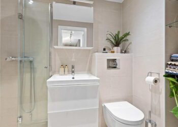 Mobili bagno sospesi da 60 cm: soluzioni compatte e funzionali